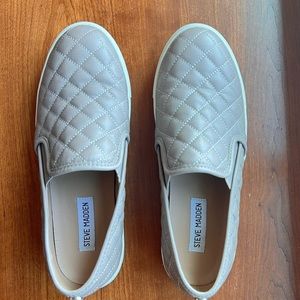 Steve Madden Ecentrcq Slip On Quilted Sneakers size 9 Taupe